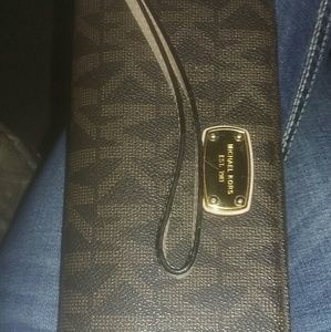 FLASH Sale Michael Kors Wristlet